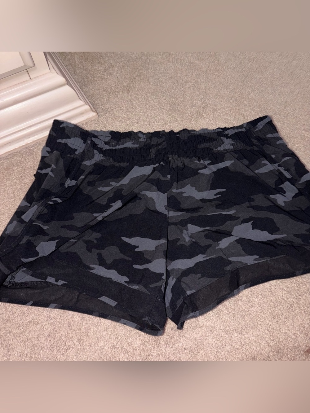 Athleta 4 Inch Printed Mesh Racer Run Shorts, Black & Gray Camo
